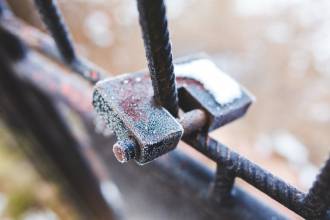 Hang- en sluitwerk bij winterse omstandigheden
